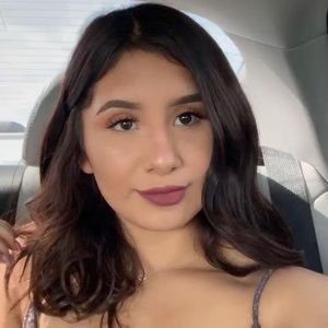 Meet your Posher, Kathia